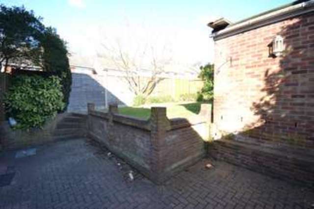  Image of 4 bedroom Semi-Detached house to rent in Ardmore Lane Buckhurst Hill IG9 at Ardmore Road  Buckhurst Hill, IG9 5SB