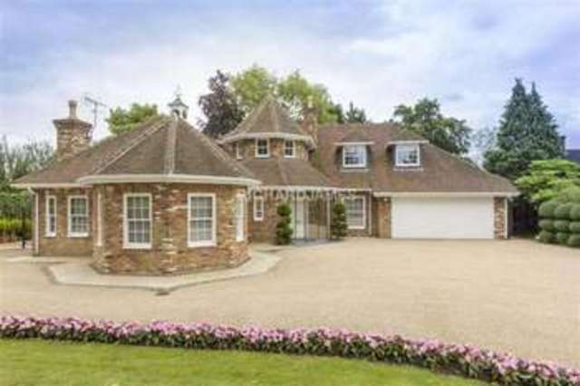  Image of 4 bedroom Detached house for sale in Rowley Green Road Arkley Barnet EN5 at Arkley, EN5 3HJ