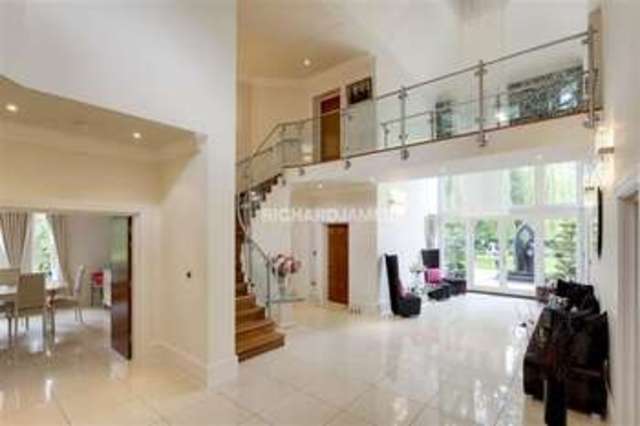  Image of 4 bedroom Detached house for sale in Rowley Green Road Arkley Barnet EN5 at Arkley, EN5 3HJ