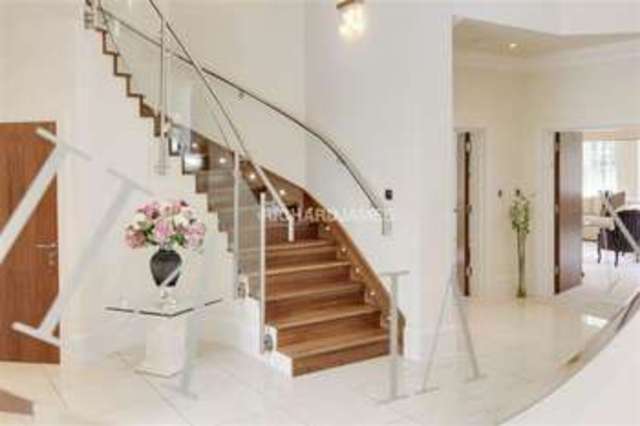 Image of 4 bedroom Detached house for sale in Rowley Green Road Arkley Barnet EN5 at Arkley, EN5 3HJ