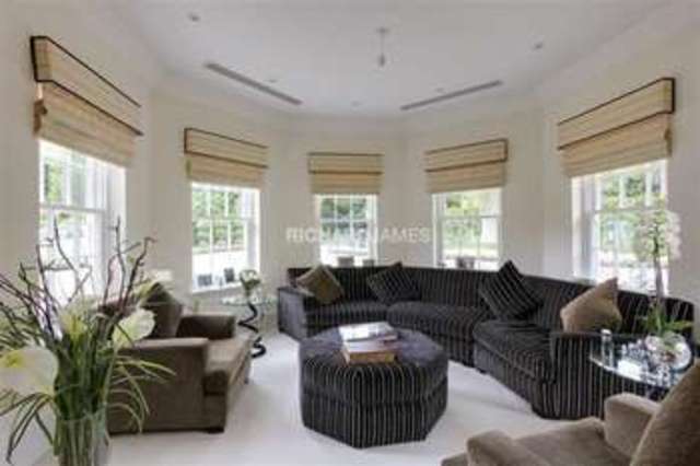  Image of 4 bedroom Detached house for sale in Rowley Green Road Arkley Barnet EN5 at Arkley, EN5 3HJ