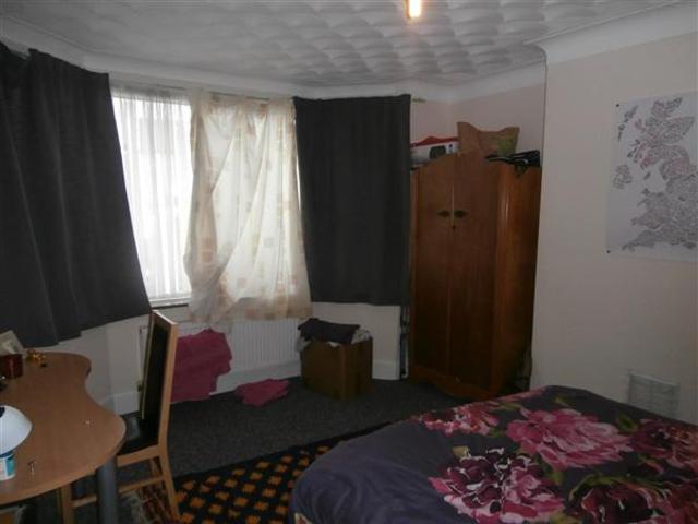  Image of 4 bedroom Semi-Detached house to rent in Arnold Road Southampton SO17 at Portswood, SO17 1TF