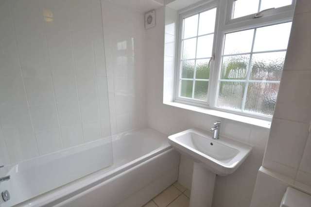  Image of 2 bedroom Apartment to rent in Ashley Road Epsom KT18 at Ashley Road  Epsom, KT18 5BQ