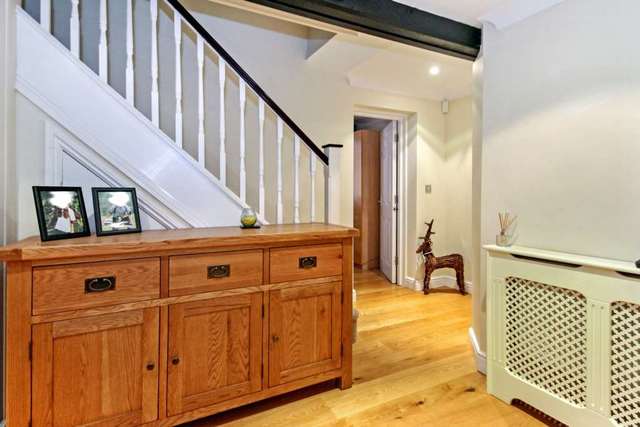  Image of 3 bedroom Mews for sale in London Road Aston Clinton Aylesbury HP22 at The Courtyards Aston Clinton Aylesbury, HP22 5GW
