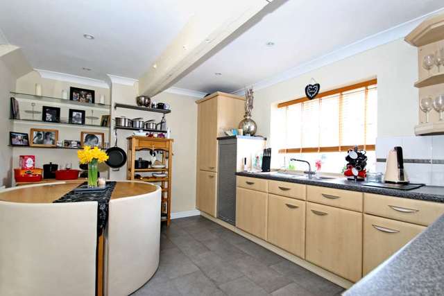  Image of 3 bedroom Mews for sale in London Road Aston Clinton Aylesbury HP22 at The Courtyards Aston Clinton Aylesbury, HP22 5GW