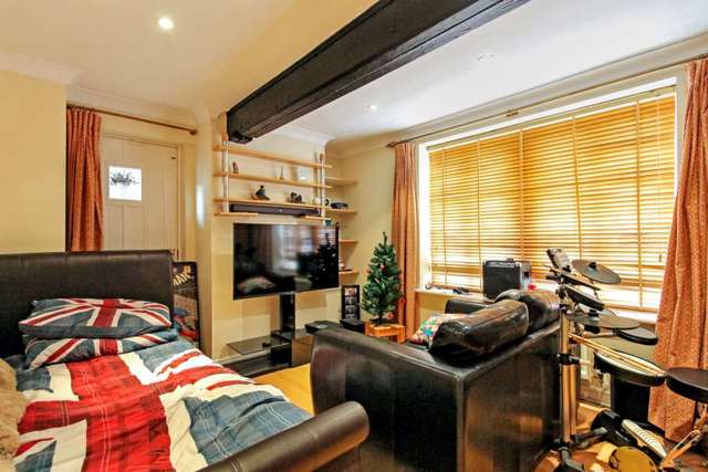  Image of 3 bedroom Mews for sale in London Road Aston Clinton Aylesbury HP22 at The Courtyards Aston Clinton Aylesbury, HP22 5GW