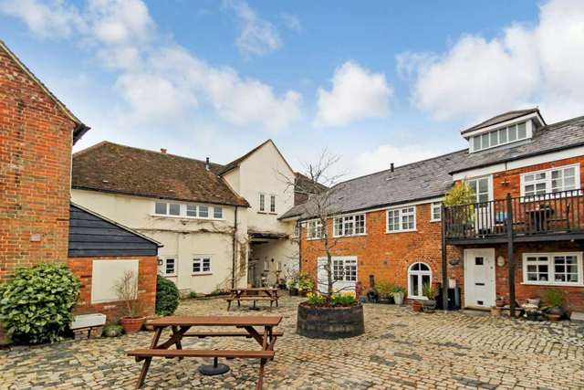  Image of 3 bedroom Mews for sale in London Road Aston Clinton Aylesbury HP22 at The Courtyards Aston Clinton Aylesbury, HP22 5GW
