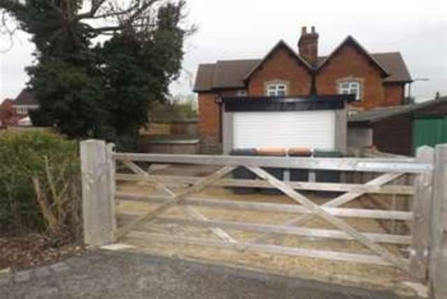  Image of 3 bedroom Detached house to rent in Barkers Lane Bedford MK41 at Bedford, MK41 9SJ