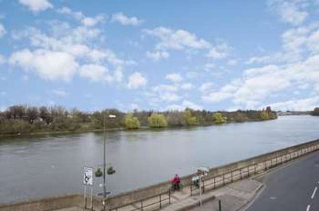  Image of 2 bedroom Flat to rent in Barnes High Street London SW13 at Barnes High Street  London, SW13 9LP