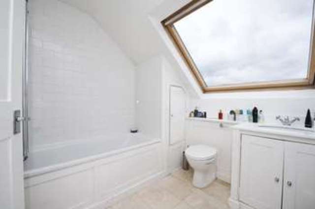  Image of 2 bedroom Flat to rent in Barnes High Street London SW13 at Barnes High Street  London, SW13 9LP