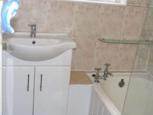  Image of 3 bedroom Semi-Detached house to rent in The Square Barrowby Grantham NG32 at The Square Barrowby Grantham, NG32 1DU