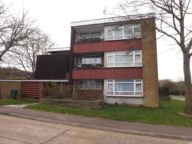  Image of 1 bedroom Flat for sale in Markhams Chase Laindon Basildon SS15 at Basildon Essex Laindon, SS15 5JY
