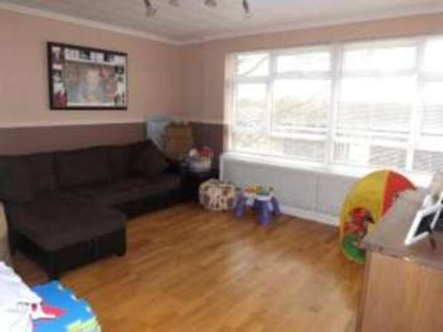  Image of 1 bedroom Flat for sale in Markhams Chase Laindon Basildon SS15 at Basildon Essex Laindon, SS15 5JY