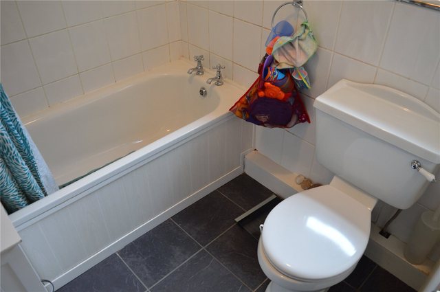  Image of 3 bedroom Detached house for sale in Beecham Road Reading RG30 at Reading Berkshire Tilehurst, RG30 2RE
