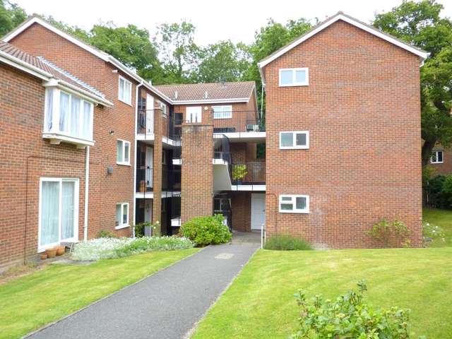  Image of 1 bedroom Flat to rent in Romilly Drive Watford WD19 at Bellingdon, Romilly Drive Carpenders Park Watford, WD19 5BB