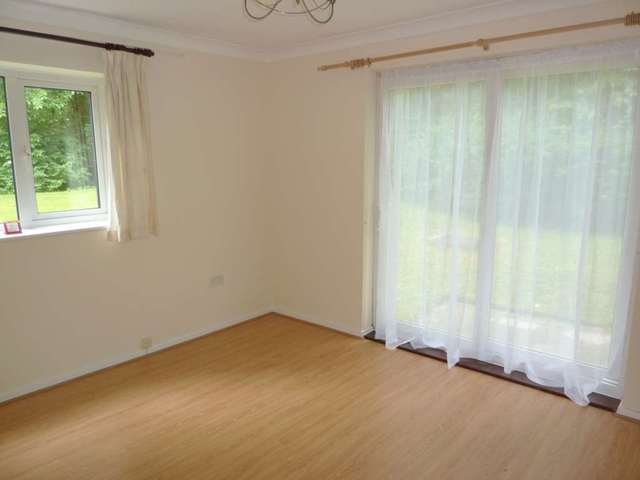  Image of 1 bedroom Flat to rent in Romilly Drive Watford WD19 at Bellingdon, Romilly Drive Carpenders Park Watford, WD19 5BB