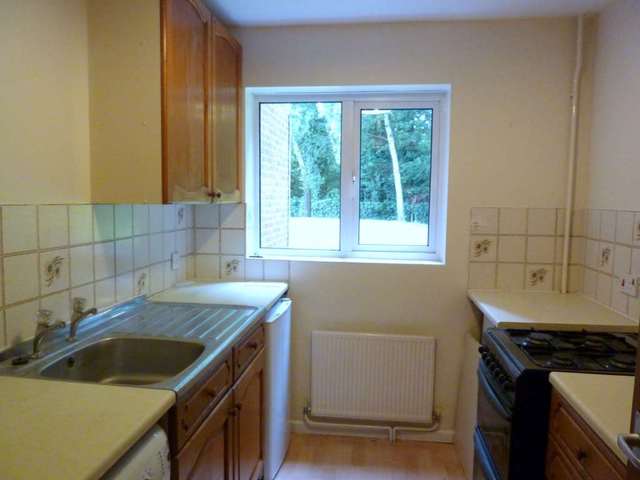 Image of 1 bedroom Flat to rent in Romilly Drive Watford WD19 at Bellingdon, Romilly Drive Carpenders Park Watford, WD19 5BB