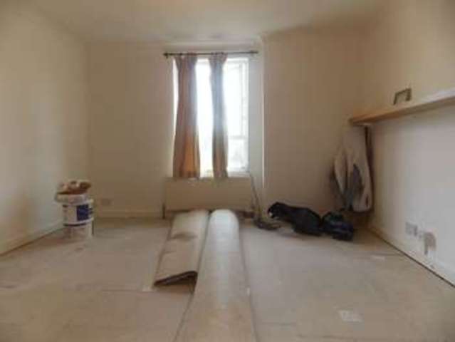  Image of 1 bedroom Flat to rent in Bishops Road Hayes UB3 at Bishops Road  Hayes, UB3 2TE