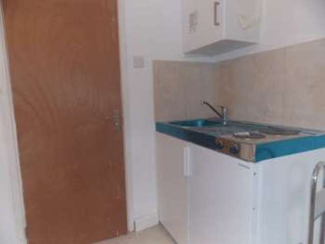  Image of 1 bedroom Flat to rent in Bishops Road Hayes UB3 at Bishops Road  Hayes, UB3 2TE