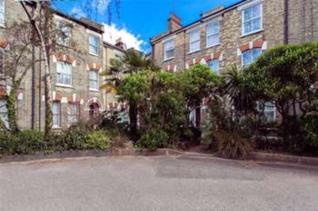  Image of 3 bedroom Flat to rent in Bonnington Square London SW8 at Vauxhall London South Lambeth, SW8 1TF