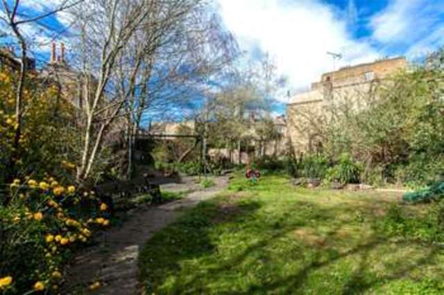  Image of 3 bedroom Flat to rent in Bonnington Square London SW8 at Vauxhall London South Lambeth, SW8 1TF
