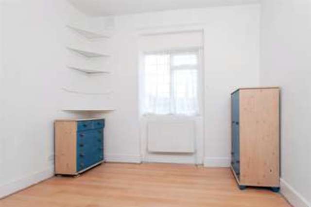  Image of 3 bedroom Flat to rent in Bonnington Square London SW8 at Vauxhall London South Lambeth, SW8 1TF