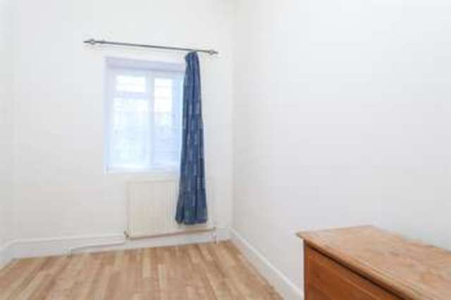  Image of 3 bedroom Flat to rent in Bonnington Square London SW8 at Vauxhall London South Lambeth, SW8 1TF