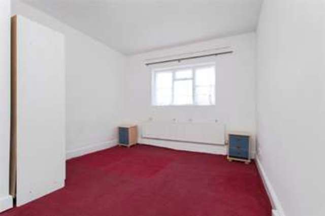  Image of 3 bedroom Flat to rent in Bonnington Square London SW8 at Vauxhall London South Lambeth, SW8 1TF