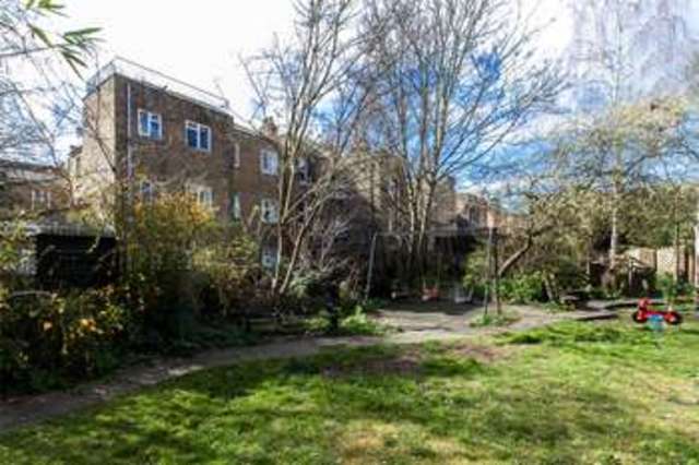  Image of 3 bedroom Flat to rent in Bonnington Square London SW8 at Vauxhall London South Lambeth, SW8 1TF