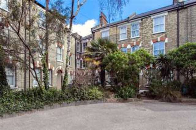  Image of 3 bedroom Flat to rent in Bonnington Square London SW8 at Vauxhall London South Lambeth, SW8 1TF
