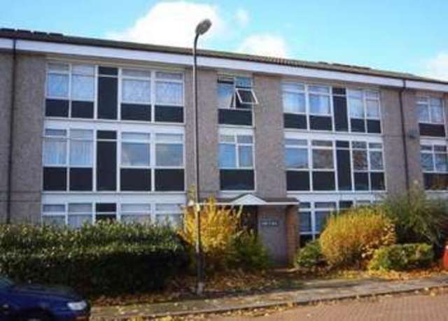  Image of 3 bedroom Flat to rent in Borderside Slough SL2 at Borderside  Slough, SL2 5QS