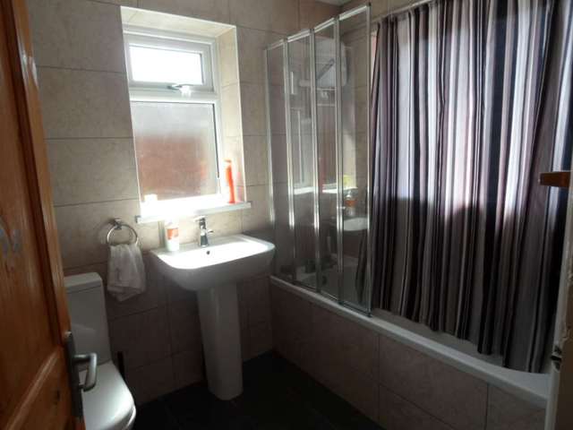  Image of 2 bedroom Detached house to rent in Boston Road London E6 at Boston Road East Ham London, E6 3NH