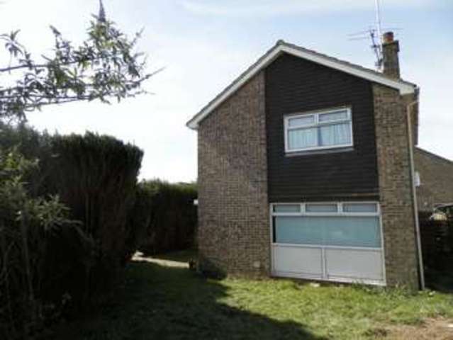  Image of 3 bedroom Detached house for sale in Boxgrove Goring-by-Sea Worthing BN12 at Boxgrove  Goring-by-Sea, BN12 6AR