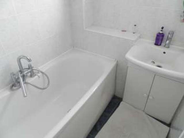  Image of 3 bedroom Detached house for sale in Boxgrove Goring-by-Sea Worthing BN12 at Boxgrove  Goring-by-Sea, BN12 6AR