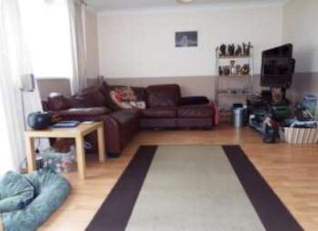  Image of 3 bedroom Flat for sale in Wildridings Square Bracknell RG12 at Bracknell Berkshire Easthampstead, RG12 7SJ