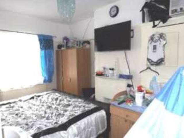  Image of 3 bedroom Terraced house for sale in Brantwood Road London N17 at London  White Hart Lane, N17 0DT