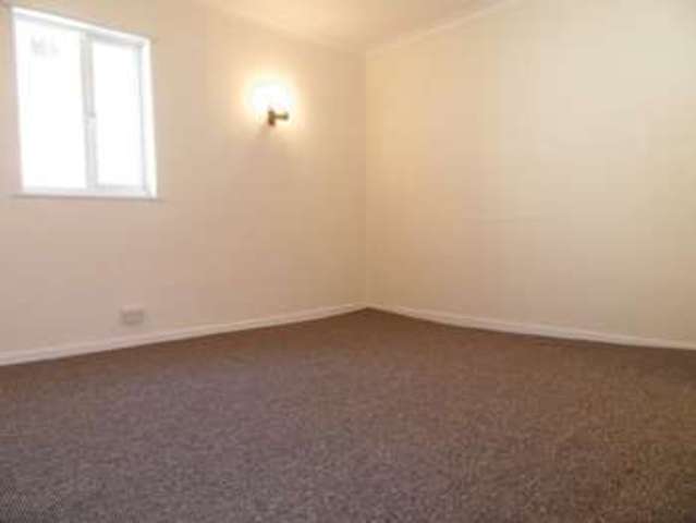  Image of 1 bedroom Flat to rent in Broad Street Ross-on-Wye HR9 at Broad Street  Ross-On-Wye, HR9 7EA