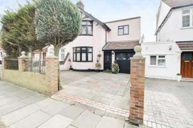  Image of 4 bedroom Semi-Detached house for sale in Broad Walk London SE3 at Broad Walk  Blackheath, SE3 8NQ