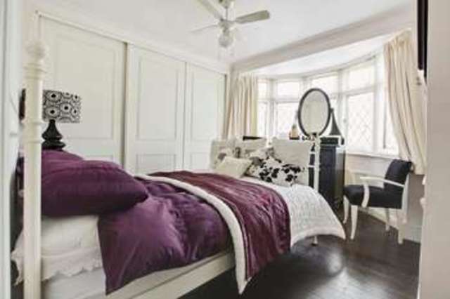  Image of 4 bedroom Semi-Detached house for sale in Broad Walk London SE3 at Broad Walk  Blackheath, SE3 8NQ