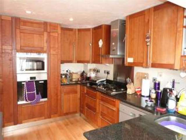  Image of 4 bedroom Detached house to rent in Broadrick Heath Warfield Bracknell RG42 at Bracknell Berkshire Newell Green, RG42 3SB