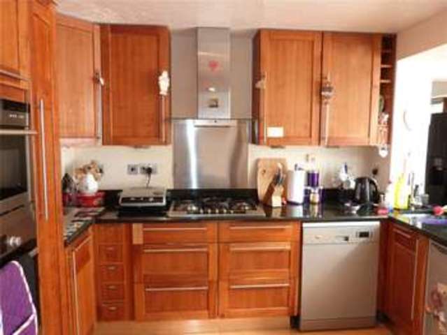  Image of 4 bedroom Detached house to rent in Broadrick Heath Warfield Bracknell RG42 at Bracknell Berkshire Newell Green, RG42 3SB