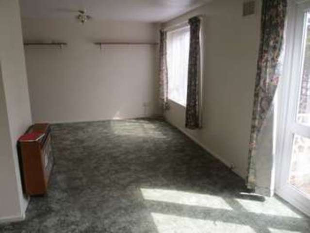  Image of 3 bedroom Terraced house to rent in Broadwater Crescent Stevenage SG2 at Broadwater Crescent  Stevenage, SG2 8EX