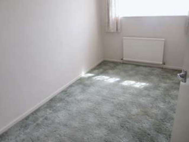  Image of 3 bedroom Terraced house to rent in Broadwater Crescent Stevenage SG2 at Broadwater Crescent  Stevenage, SG2 8EX