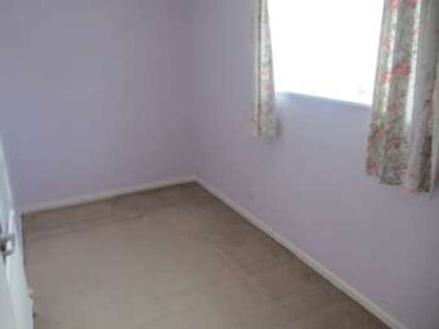  Image of 3 bedroom Terraced house to rent in Broadwater Crescent Stevenage SG2 at Broadwater Crescent  Stevenage, SG2 8EX