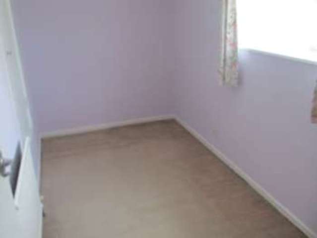  Image of 3 bedroom Terraced house to rent in Broadwater Crescent Stevenage SG2 at Broadwater Crescent  Stevenage, SG2 8EX