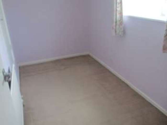  Image of 3 bedroom Terraced house to rent in Broadwater Crescent Stevenage SG2 at Broadwater Crescent  Stevenage, SG2 8EX