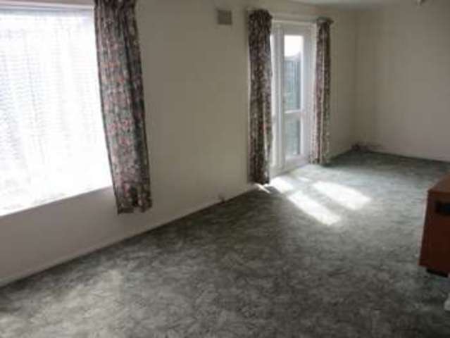  Image of 3 bedroom Terraced house to rent in Broadwater Crescent Stevenage SG2 at Broadwater Crescent  Stevenage, SG2 8EX