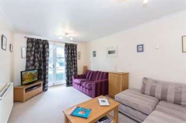  Image of 1 bedroom Flat for sale in Brompton Park Crescent London SW6 at London  Fulham Broadway, SW6 1SP