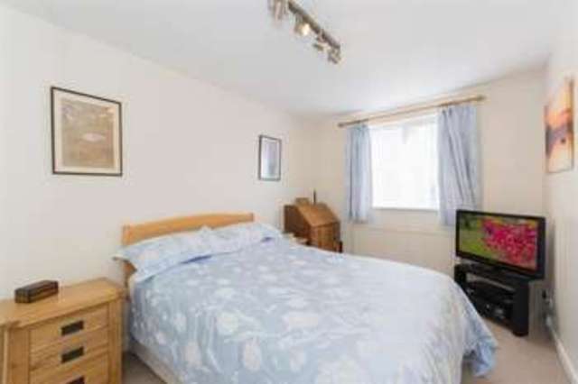  Image of 1 bedroom Flat for sale in Brompton Park Crescent London SW6 at London  Fulham Broadway, SW6 1SP