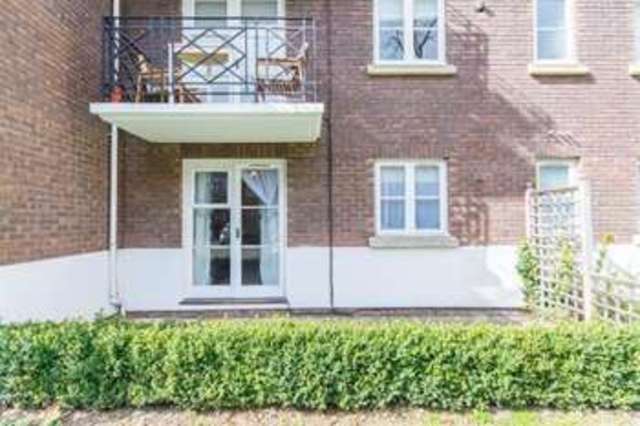  Image of 1 bedroom Flat for sale in Brompton Park Crescent London SW6 at London  Fulham Broadway, SW6 1SP
